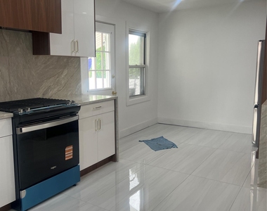 309 Franklin Avenue - Photo Thumbnail 3