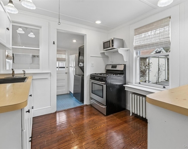 424 Main Street - Photo Thumbnail 7