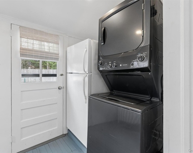 424 Main Street - Photo Thumbnail 9