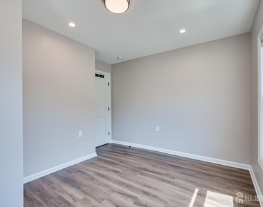 4 Wilcox Avenue - Photo Thumbnail 16
