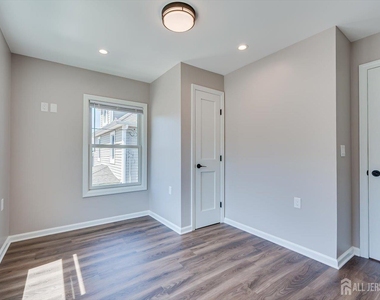 4 Wilcox Avenue - Photo Thumbnail 14