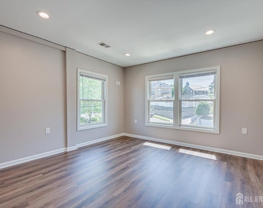 4 Wilcox Avenue - Photo Thumbnail 10
