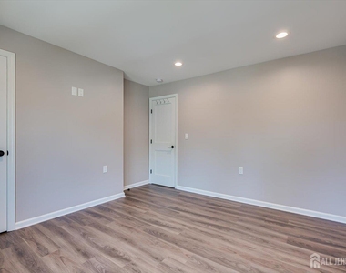 4 Wilcox Avenue - Photo Thumbnail 12