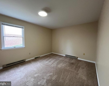 704a Thomas Ln - Photo Thumbnail 5
