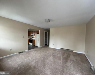 704a Thomas Ln - Photo Thumbnail 2