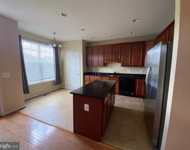 258 Woodstream Boulevard - Photo Thumbnail 4