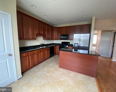 258 Woodstream Boulevard - Photo Thumbnail 5