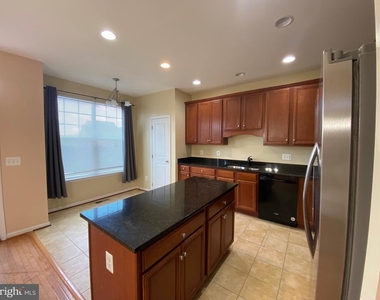 258 Woodstream Boulevard - Photo Thumbnail 3