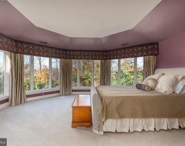 7818 Crownhurst Court - Photo Thumbnail 10