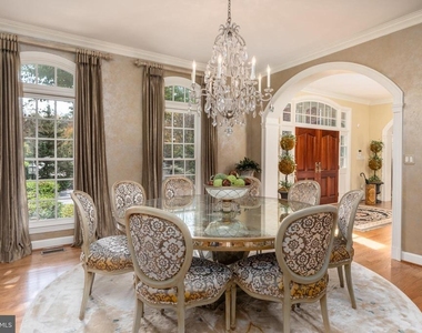 7818 Crownhurst Court - Photo Thumbnail 2