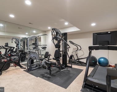7818 Crownhurst Court - Photo Thumbnail 15