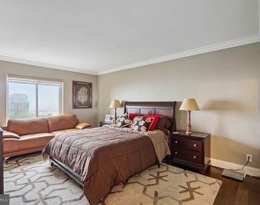 8350 Greensboro Drive - Photo Thumbnail 11