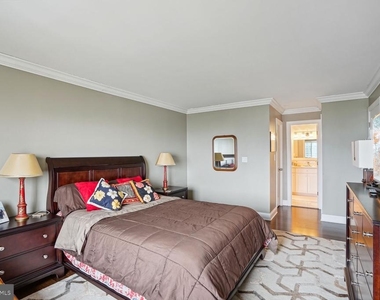 8350 Greensboro Drive - Photo Thumbnail 10