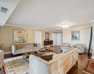 8350 Greensboro Drive - Photo Thumbnail 6