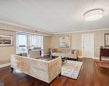 8350 Greensboro Drive - Photo Thumbnail 5