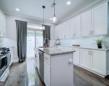 1513 S Lambert Street - Photo Thumbnail 9