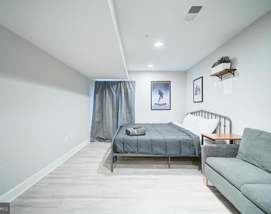 1513 S Lambert Street - Photo Thumbnail 40