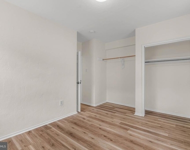 734 North Terrace - Photo Thumbnail 5