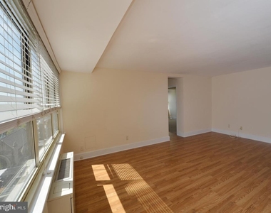 1806 Rittenhouse Square - Photo Thumbnail 3