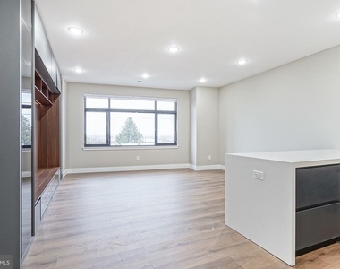 4432 Wingate Street - Photo Thumbnail 7