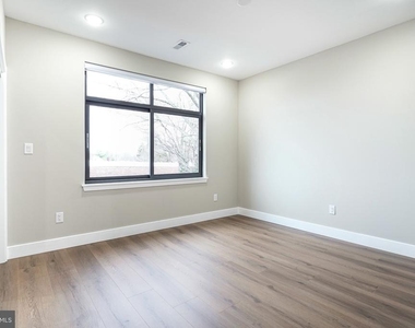 4432 Wingate Street - Photo Thumbnail 10