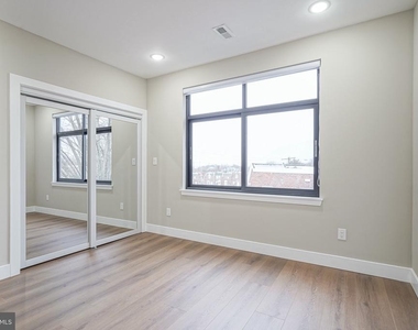 4432 Wingate Street - Photo Thumbnail 12