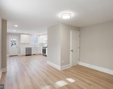 809 N Providence Road - Photo Thumbnail 2