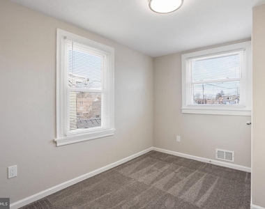 809 N Providence Road - Photo Thumbnail 7