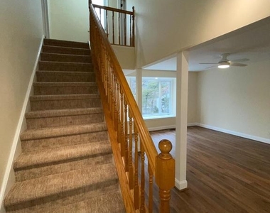 121 E Chelsea Circle - Photo Thumbnail 12