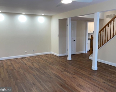 121 E Chelsea Circle - Photo Thumbnail 15