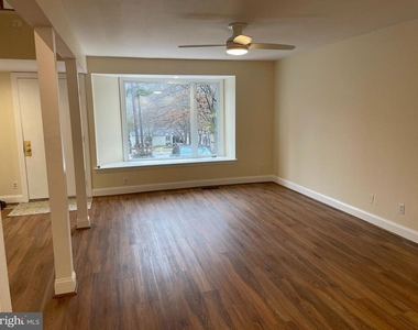 121 E Chelsea Circle - Photo Thumbnail 17