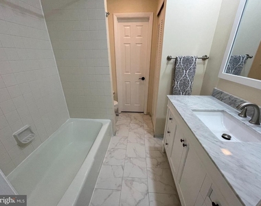 121 E Chelsea Circle - Photo Thumbnail 23