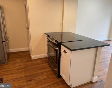 121 E Chelsea Circle - Photo Thumbnail 9