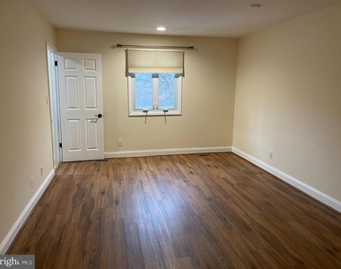 121 E Chelsea Circle - Photo Thumbnail 20
