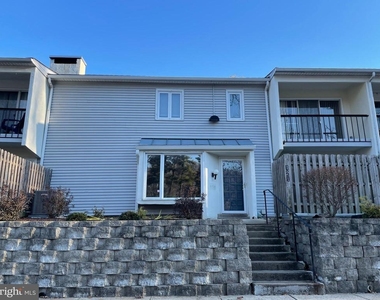 121 E Chelsea Circle - Photo Thumbnail 2