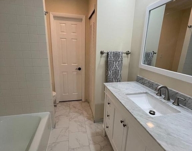 121 E Chelsea Circle - Photo Thumbnail 24