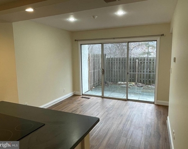 121 E Chelsea Circle - Photo Thumbnail 11