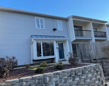 121 E Chelsea Circle - Photo Thumbnail 1