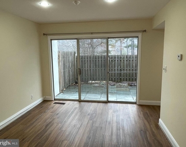 121 E Chelsea Circle - Photo Thumbnail 10