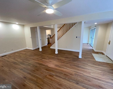 121 E Chelsea Circle - Photo Thumbnail 14