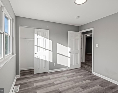 2344 Fernwood Avenue - Photo Thumbnail 15