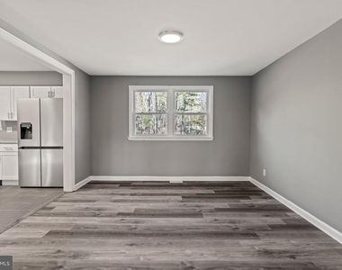2344 Fernwood Avenue - Photo Thumbnail 10