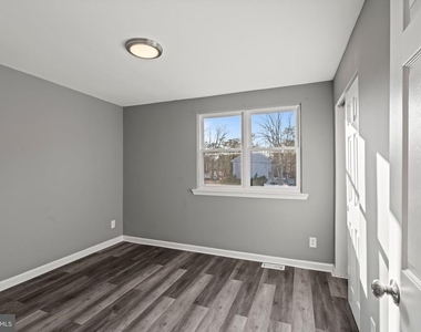 2344 Fernwood Avenue - Photo Thumbnail 14