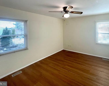 4015 William Lane - Photo Thumbnail 7