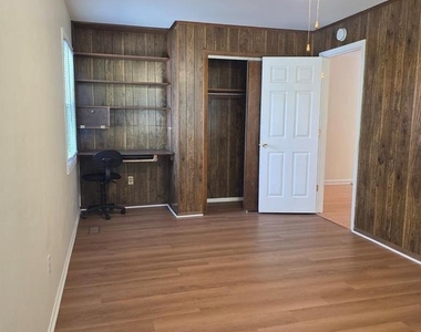 4015 William Lane - Photo Thumbnail 6