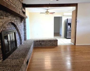 4015 William Lane - Photo Thumbnail 3