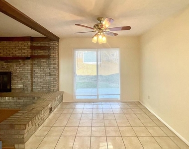 4015 William Lane - Photo Thumbnail 2