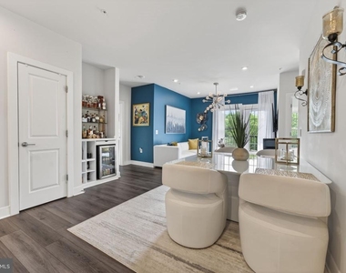 102 Saint Ives Place - Photo Thumbnail 10
