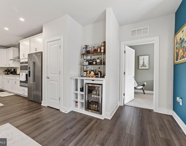 102 Saint Ives Place - Photo Thumbnail 11