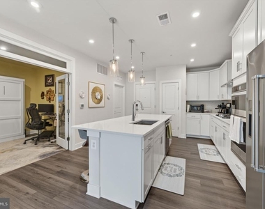 102 Saint Ives Place - Photo Thumbnail 4